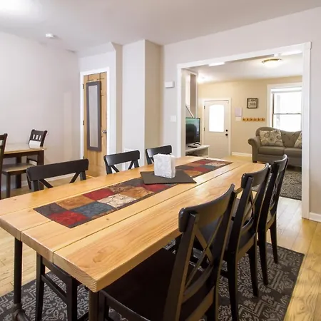The Gray House By Gallaudet 4 Bedroom 3 Ba